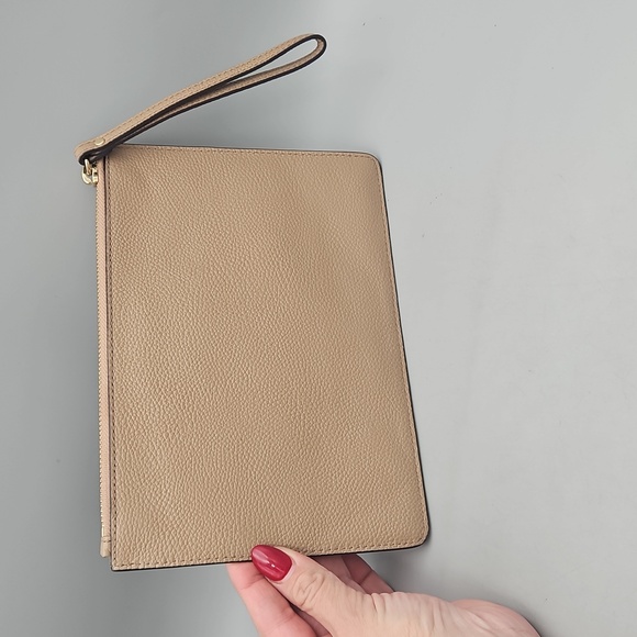 Michael Kors Bags Michael Kors Jet Set Travel XL Clutch - Picture 5 of 15